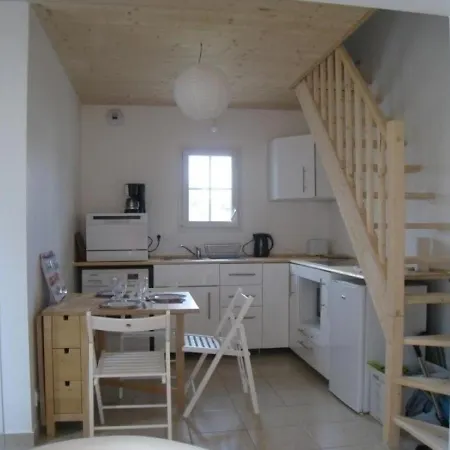 Villa Maison La Gueriniere, 3 Pieces, 4 Personnes - Fr-1-224b-575 *