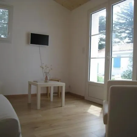Maison La Gueriniere, 3 Pieces, 4 Personnes - Fr-1-224b-575 Villa *